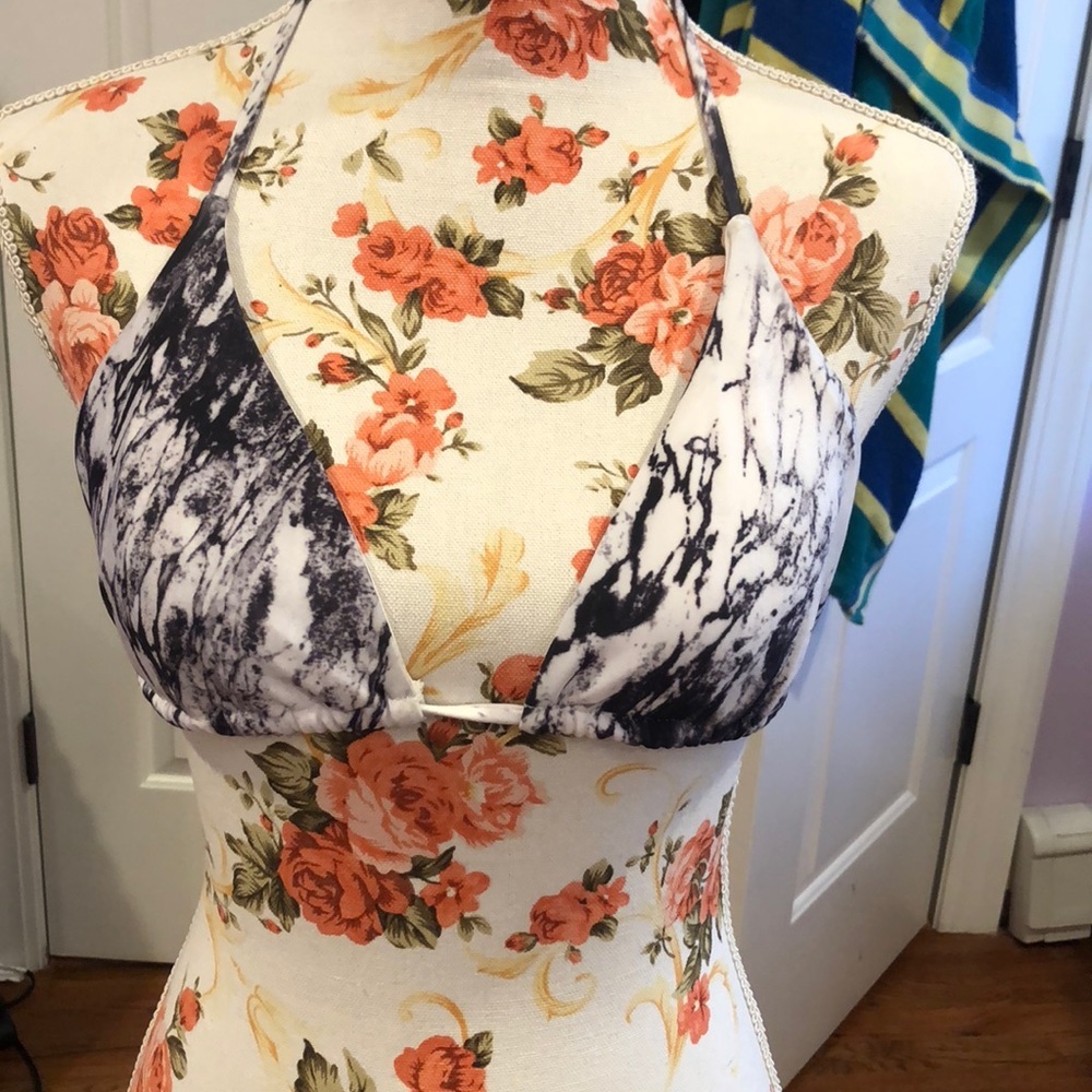 Marble bathing suit top in perfect condition